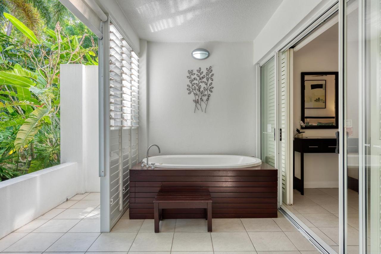 The Beach Club Premium Private Apartments Palm Cove Exterior photo