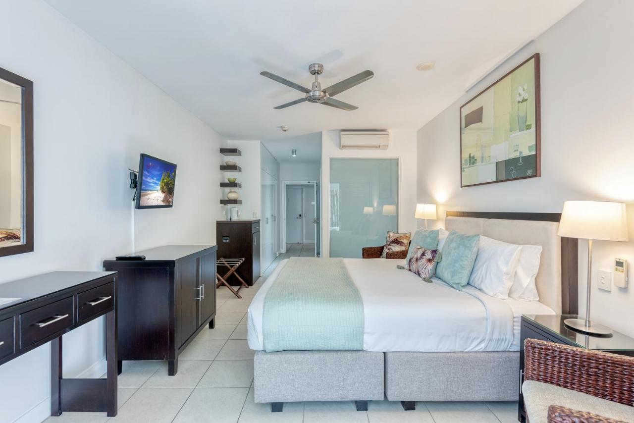 The Beach Club Premium Private Apartments Palm Cove Exterior photo