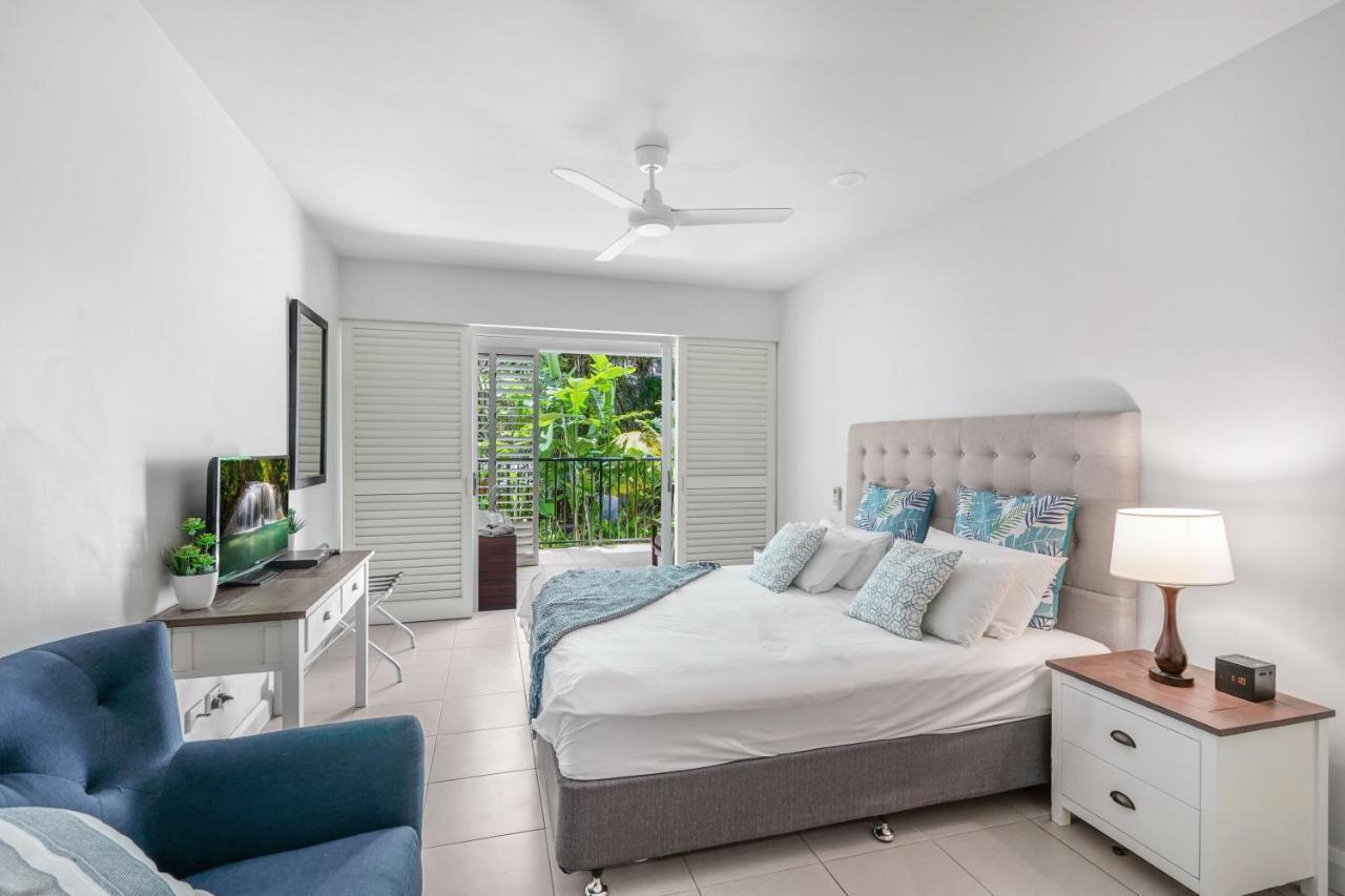 The Beach Club Premium Private Apartments Palm Cove Exterior photo