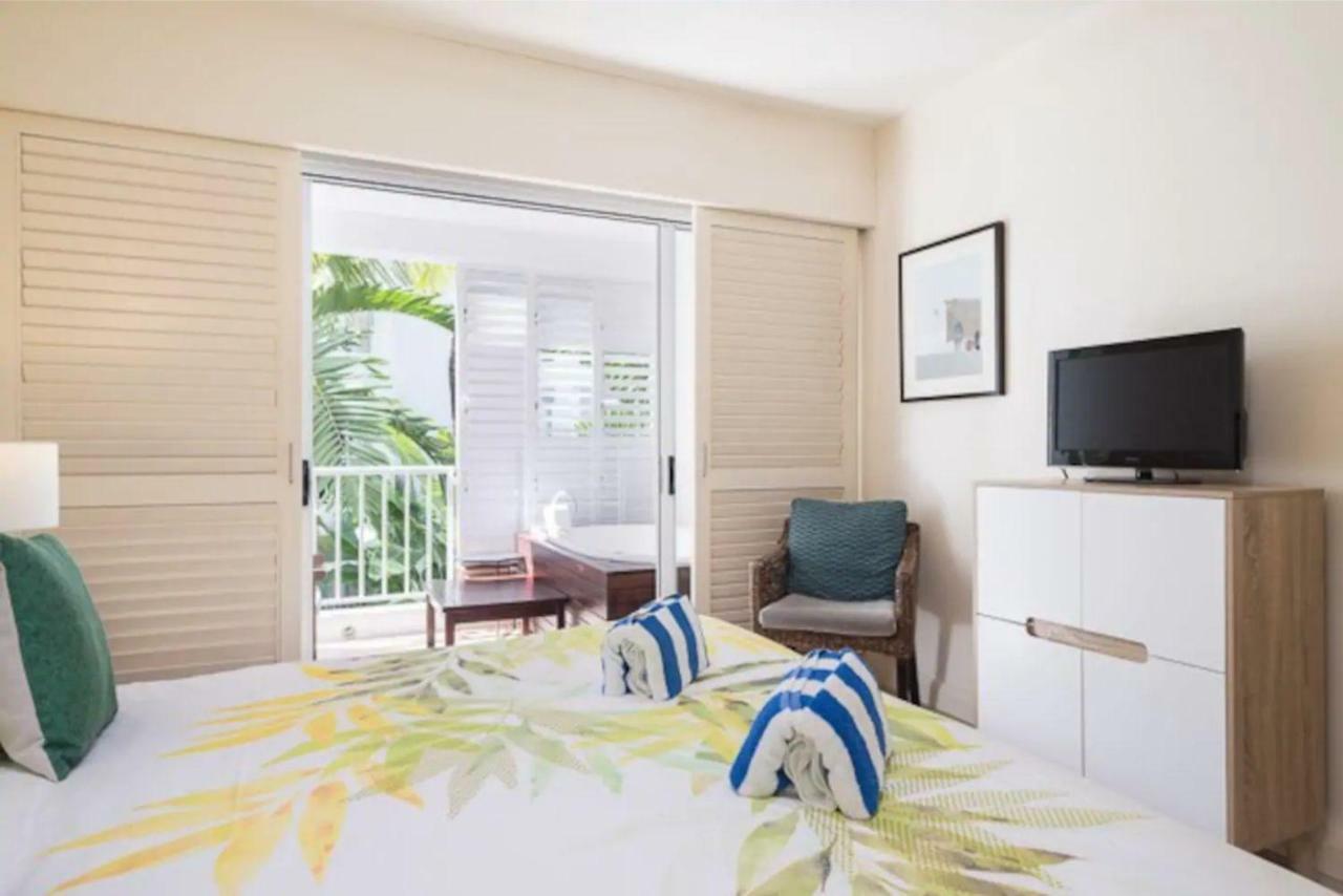 The Beach Club Premium Private Apartments Palm Cove Exterior photo